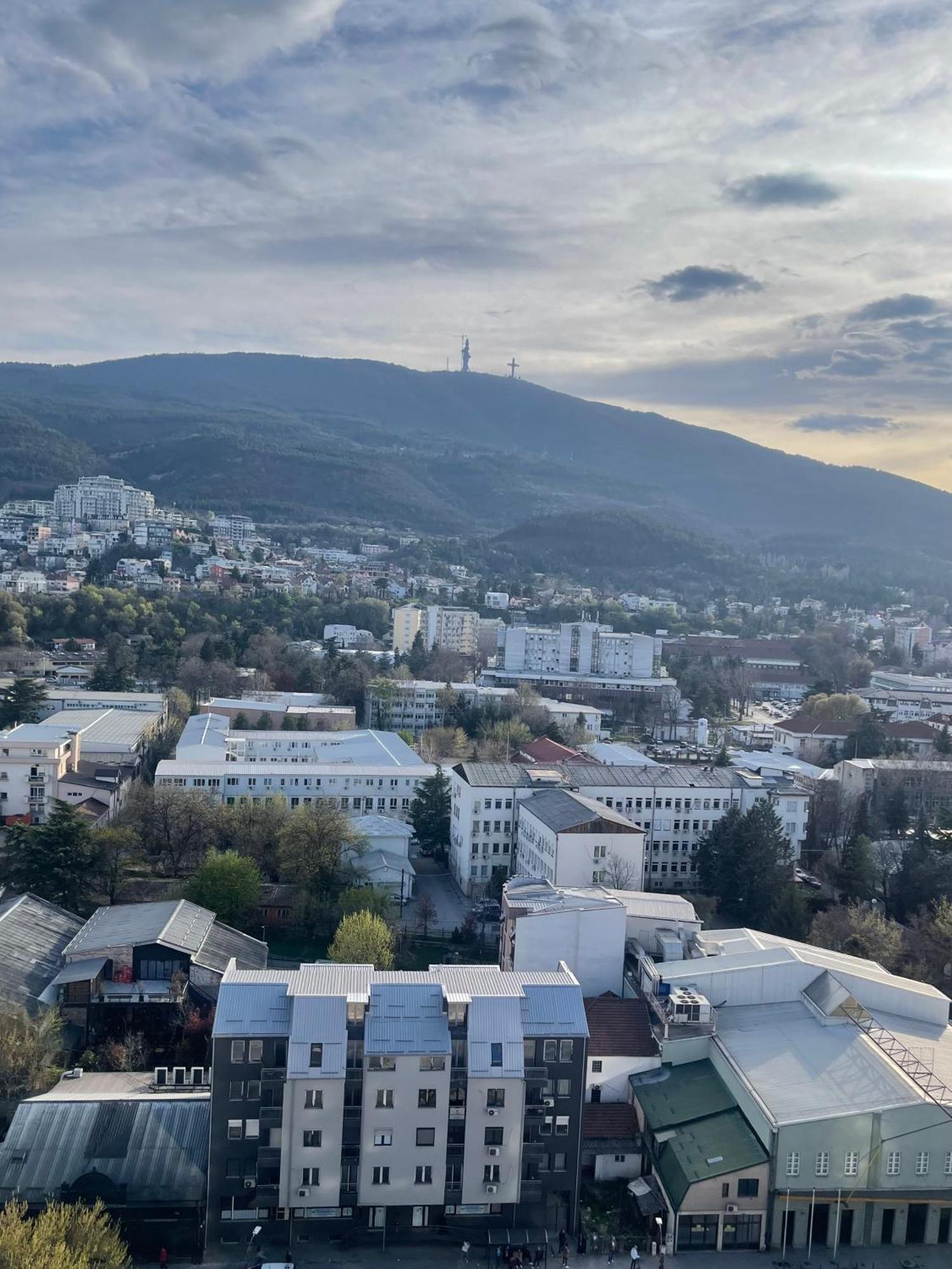 180° View Apartment In Diamond Building Skopje Exterior foto